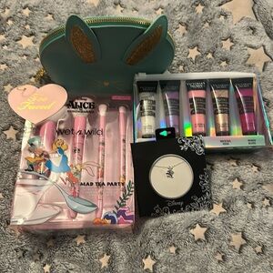 133- Alice in Wonderland themed bundle❤️